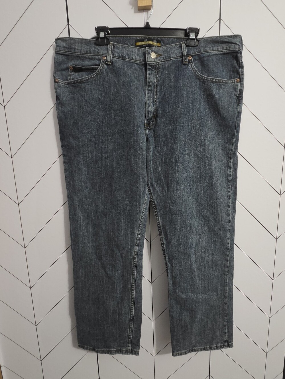 Lee Men’s Regular Fit Straight Leg Stretch Jeans 42x30 Medium Wash
